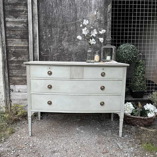 Gustavian Country Style Grey Hand Painted Vintage Bow Fronted Chest of Drawers